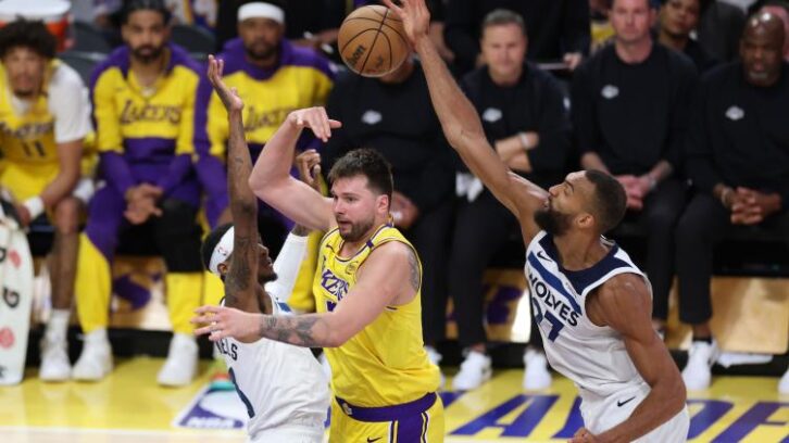 Image à la une de NBA: les Lakers réagissent, OKC et Indiana creusent l’écart