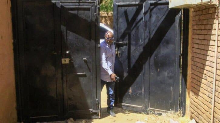 Image à la une de “La guerre a tout emporté” : un journaliste soudanais de l’AFP de retour chez lui à Khartoum