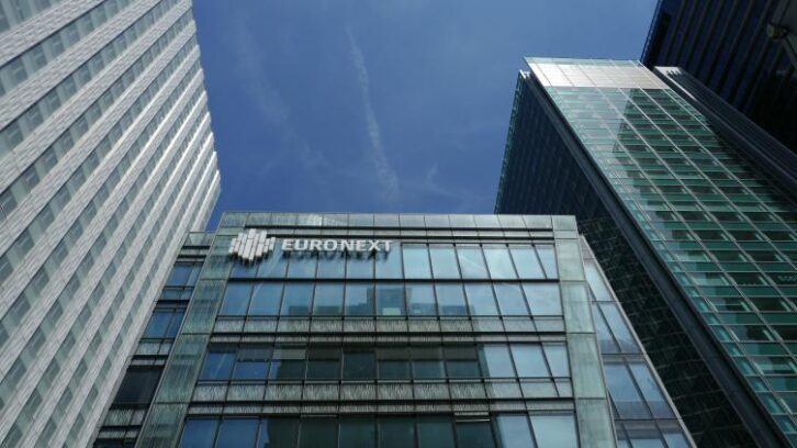 Image à la une de La Bourse de Paris clôt sur une hausse timide, après une salve de résultats