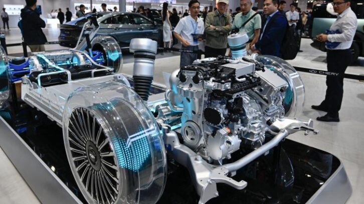 Image à la une de La Chine veut exporter des voitures électriques à essence