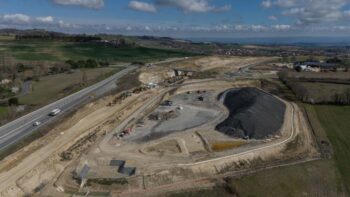 Image à la une de Des centaines d’anti-A69 sous la pluie contre un modèle “qui va dans le mur”