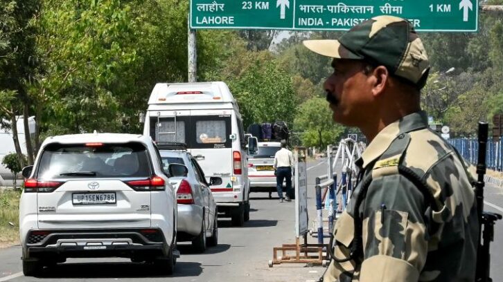 Image à la une de Nouveaux échanges de coups de feu à la frontière entre l’Inde et le Pakistan