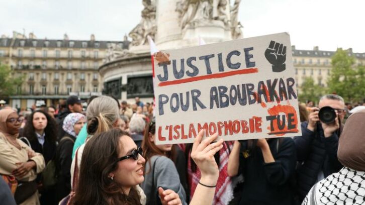 Image à la une de Meurtre dans une mosquée: rassemblement de plusieurs centaines de personnes à Paris