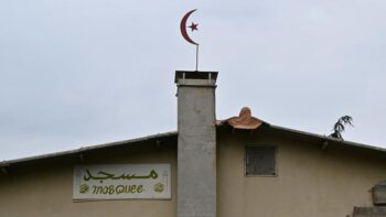 Image à la une de Au troisième jour, la traque du meurtrier de la mosquée du Gard se poursuit