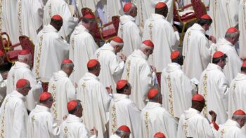 Image à la une de Les cardinaux doivent arrêter le calendrier du conclave pour élire un nouveau pape