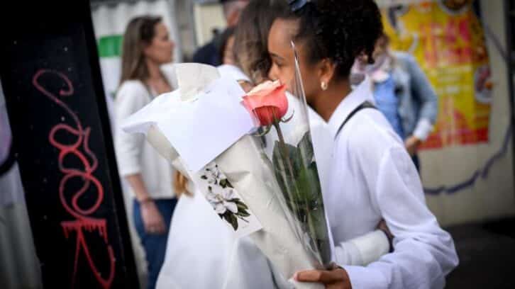 Image à la une de “Stressés”, les camarades de la lycéenne tuée reprennent les cours à Nantes
