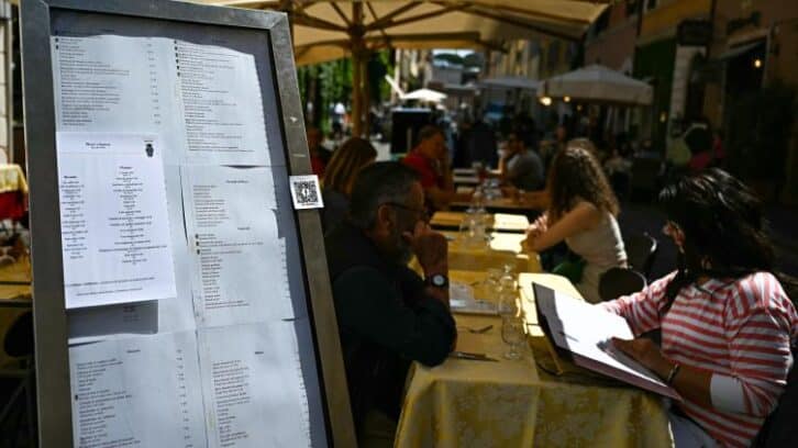 Image à la une de Dans les restaurants autour du Vatican, carbonara et burrata prisées des cardinaux