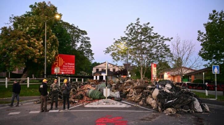 Image à la une de “Stop aux contrôles”: des agriculteurs bloquent un lycée agricole de Montauban