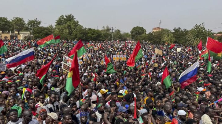Image à la une de Burkina: manifestation en soutien à la junte qui vient de dénoncer une tentative de coup d’Etat