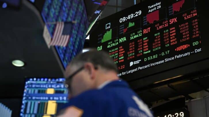 Image à la une de Wall Street ouvre en baisse, minée par l’image d’une économie américaine vacillante