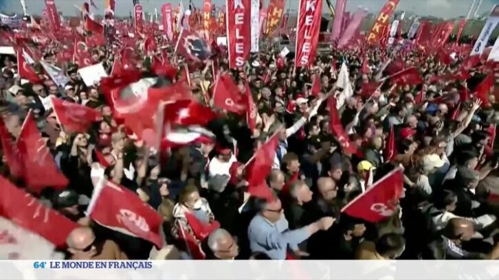Image à la une de Turquie : le portrait d’Özgur Özel