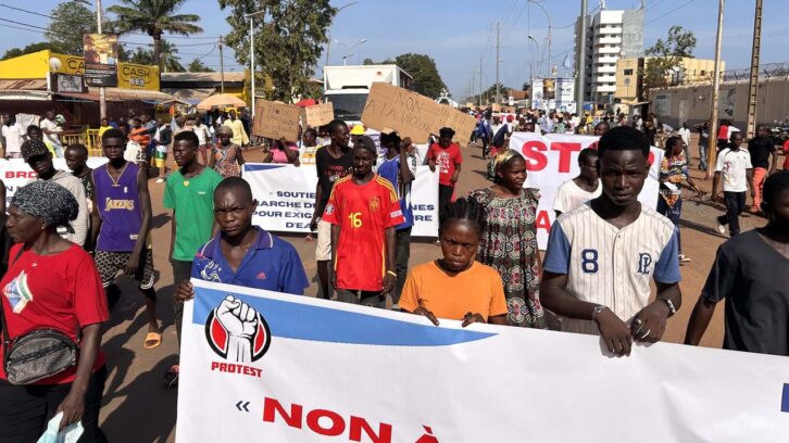 Image à la une de « S’il est candidat, c’est la fin pour nous » : en Centrafrique, l’opposition tente d’empêcher un troisième mandat pour Touadéra