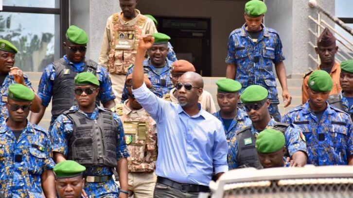Image à la une de En Guinée, face au procureur, l’opposant Aliou Bah reste droit dans ses bottes