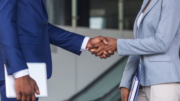 Image à la une de IA, formation, salaire… comment les entreprises recrutent sur le continent