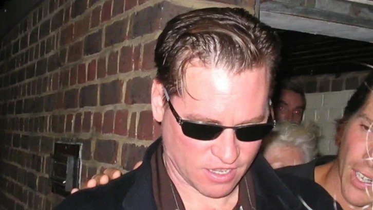 Image à la une de NECROLOGIE – L’icône d’Hollywood Val Kilmer rejoint les étoiles