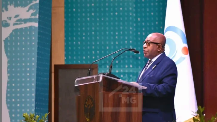 Image à la une de OCEAN INDIEN – “Mayotte est comorienne”, réplique Azali Assoumani à la demande d’Emmanuel Macron d’intégrer Mayotte à la COI