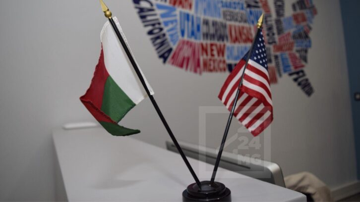 Image à la une de AMBASSADE DES ETATS-UNIS – “Les droits de douane peuvent être réduits ou éliminés si des mesures significatives sont prises”
