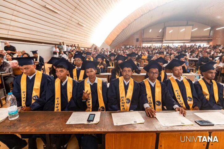 Image à la une de ENSEIGNEMENT SUPÉRIEUR – Des diplômes pour des emplois au rabais