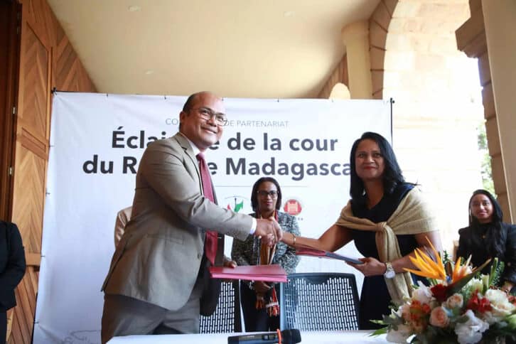 Image à la une de SIGNATURE DE CONVENTION – L’illumination du Rova s’étoffe