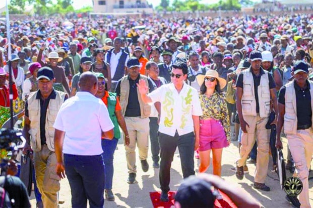 Image à la une de Andry Rajoelina à Amboasary-Atsimo – « Le vent du changement souffle sur le Sud du pays »