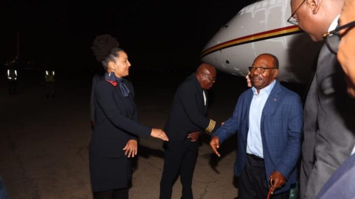 Image à la une de Gabon : l’ex-président Ali Bongo et sa famille sont arrivés en Angola