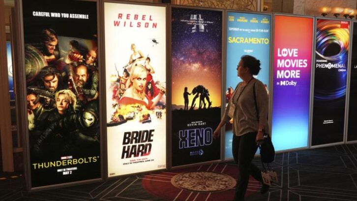 Image à la une de Canada : l’industrie du cinéma sur ses gardes face aux droits de douane de Trump