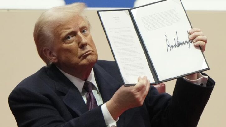 Image à la une de Donald Trump en guerre avec les juges