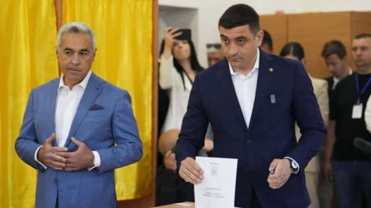 Image à la une de Le candidat d’extrême droite en tête du premier tour de la présidentielle en Roumanie