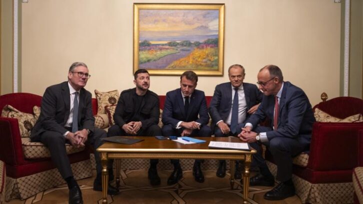 Image à la une de Guerre en Ukraine : Trump compte “continuer à travailler” avec Kiev et Moscou pour mettre fin au conflit