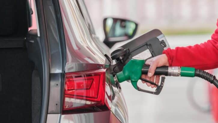 Image à la une de CARBURANT – Le prix du gasoil devrait dépasser la barre de 5 000 ariary en mai et revenir à 4 900 ariay en juillet selon Andry Rajoelina