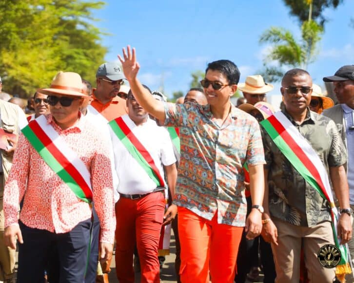 Image à la une de MOBILITÉ URBAINE – Andry Rajoelina annonce des bus électriques à Nosy Be pour relier le futur nouveau quartier mixte de Madiro à Hell-Ville