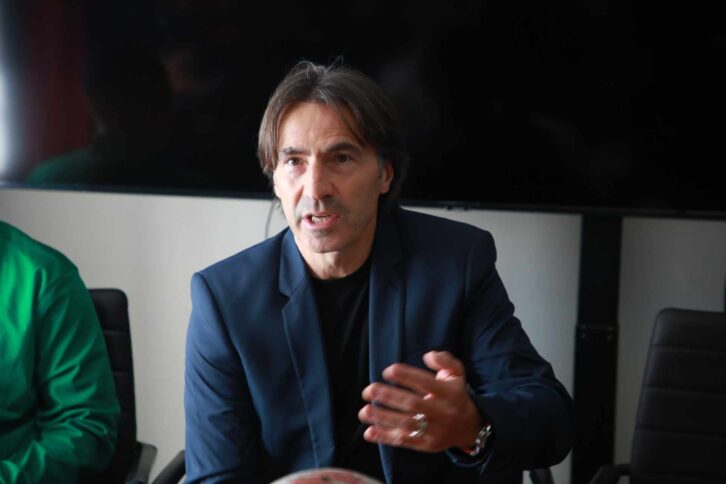 Image à la une de FOOTBALL – Corentin aide les locaux à s’expatrier