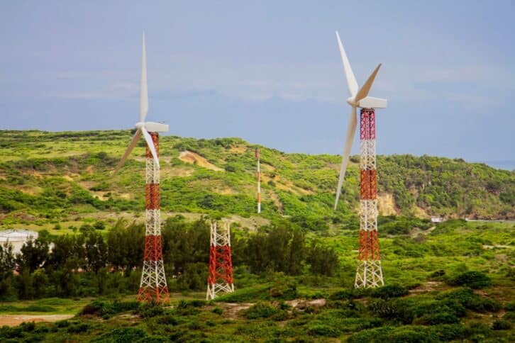 Image à la une de TOLAGNARO – EHOALA PARK – Deux turbines éoliennes entrent en fonction