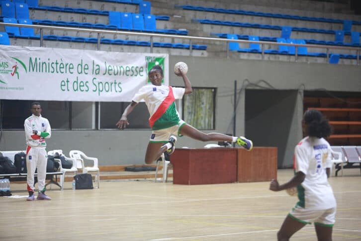 Image à la une de HANDBALL – IHF CHALLENGE TROPHY – Vers une finale explosive Madagascar – La Réunion