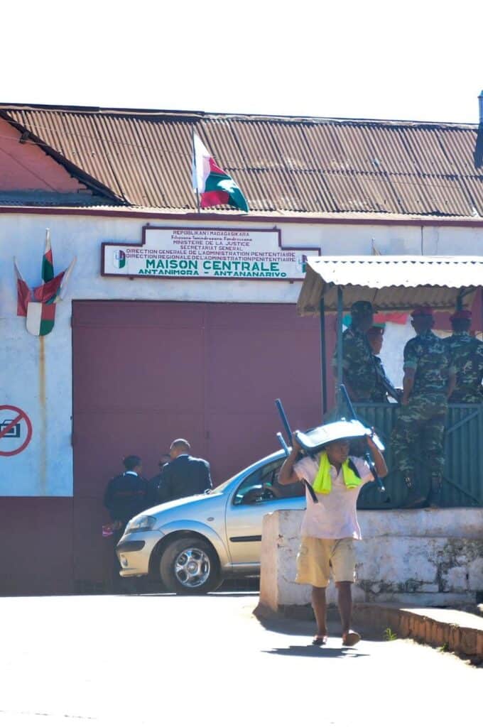 Image à la une de Antanimora – Ankazondrano – Ambalabe : Sortie de prison du fils du pasteur Ammi et des manifestants contre Base Toliara
