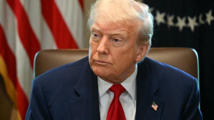 Image à la une de Après 100 jours, Trump reste obnubilé par Biden
