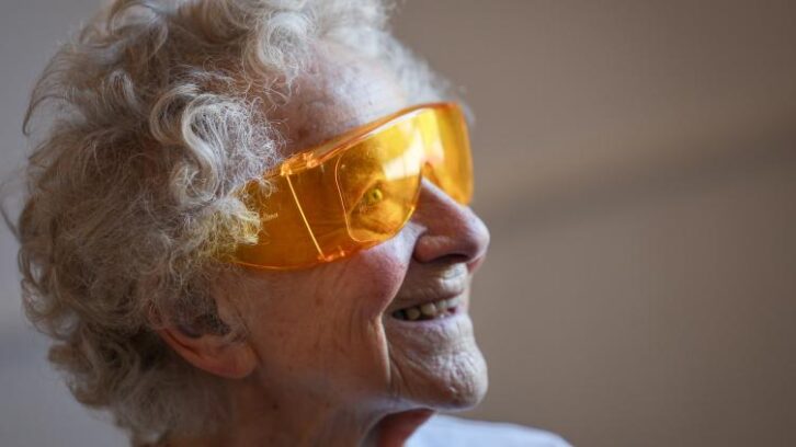 Image à la une de Dorothea Barron, vétérane de la Seconde guerre mondiale et prof de yoga à 100 ans
