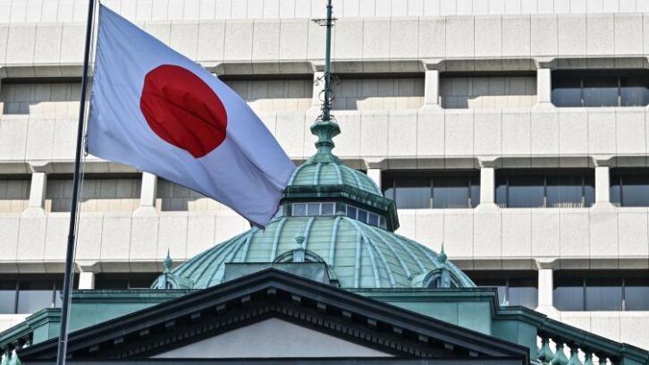 Image à la une de Guerre commerciale: la Banque du Japon abaisse de moitié sa prévision de croissance