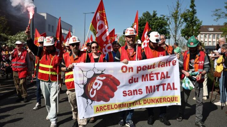 Image à la une de “Notre usine va crouler”: à Dunkerque, les salariés d’ArcelorMittal manifestent contre les emplois menacés