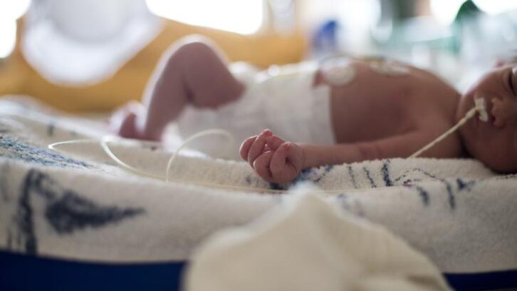 Image à la une de Bronchiolite: une vaste étude confirme l’efficacité du Beyfortus pour prévenir des infections graves