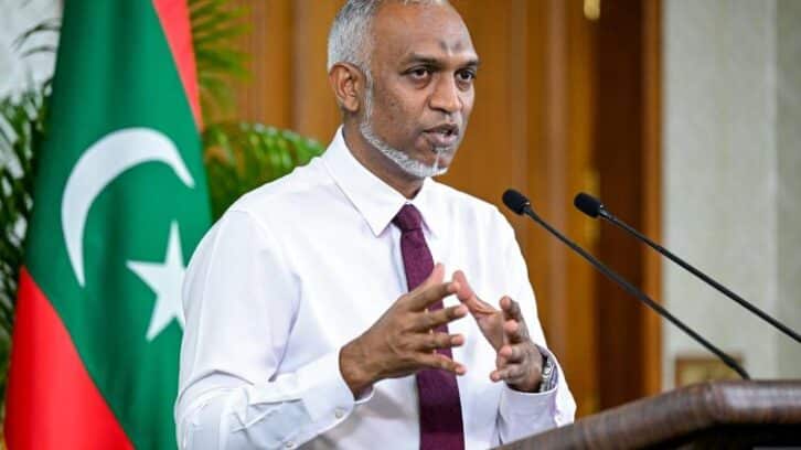 Image à la une de Le président des Maldives passe près de 15 heures en conférence de presse