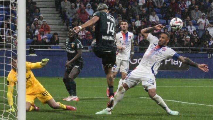 Image à la une de Ligue 1: battu par Lens, Lyon perd du terrain sur la C1