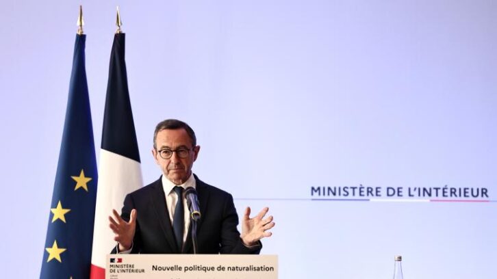 Image à la une de Naturalisation: Retailleau présente une nouvelle circulaire resserrant les critères