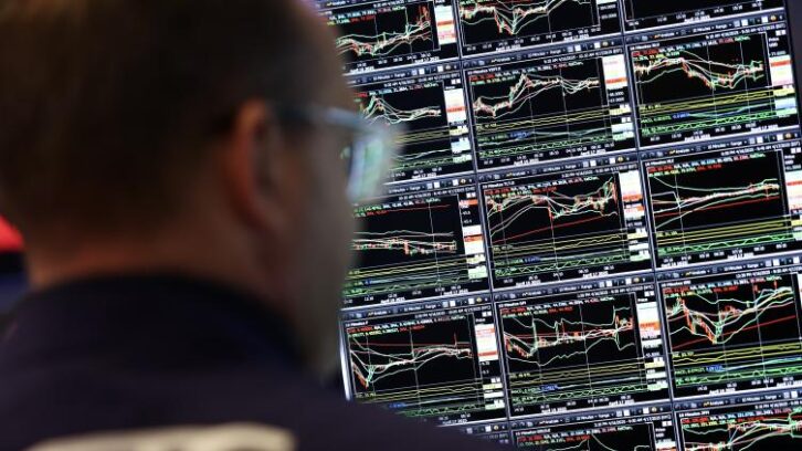 Image à la une de Wall Street termine en baisse, prudente avant la réunion de la Fed