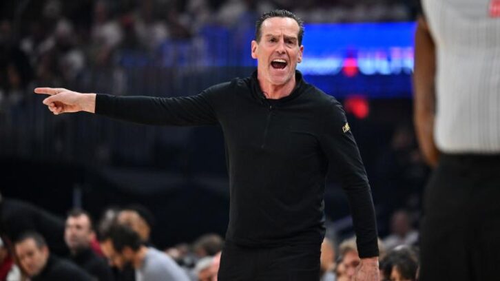 Image à la une de NBA: Kenny Atkinson (Cleveland) élu entraîneur de l’année