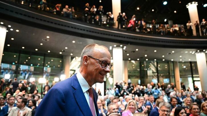 Image à la une de Merz prend les rênes de l’Allemagne face à l’ouragan Trump