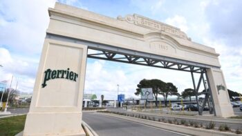 Image à la une de L’eau de Perrier a deux mois pour se mettre en conformité, l’avenir reste incertain