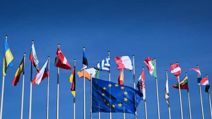 Image à la une de Emissions de CO2: les eurodéputés allègent les règles pour l’industrie automobile