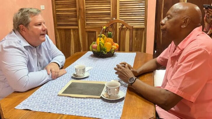Image à la une de Cuba: le représentant américain multiplie les visites aux dissidents et irrite le gouvernement
