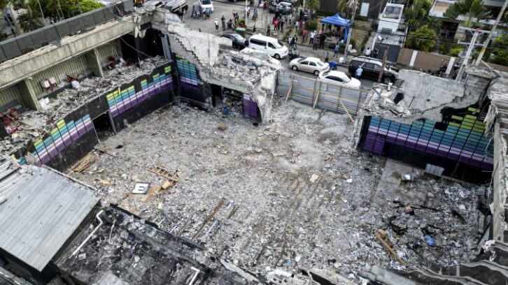 Image à la une de Des Dominicains réclament justice un mois après l’effondrement d’une boîte de nuit
